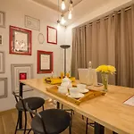 Oyo 23368 Boutique Hotel Paragon