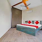 Flagship Park Avenue Casa Near Chhatarpur Metro Station