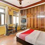 Oyo Prime Residency Near Chhatarpur Metro Station