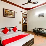 Oyo Prime Residency Near Chhatarpur Metro Station