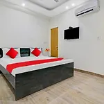 Flagship Park Avenue Casa Near Chhatarpur Metro Station