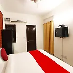 Oyo Diamond Suite Near Lotus Temple