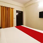 Oyo Diamond Suite Near Lotus Temple