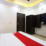 Oyo Flagship 42619 Diamond Key