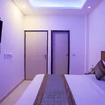 Admiral Suites