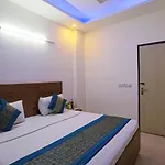 Admiral Suites