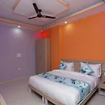 Oyo Rose Residency Near Dwarka Sector 9 Metro Station