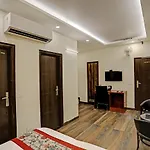 Staybook Hotel Atlanta New Delhi Railway Station Paharganj