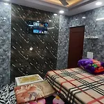 Aggarwal Luxury Room With Private Kitchen Washroom And Balcony Along With Fridge, Ac, Android Tv, Wifi In Main Lajpat Nagar