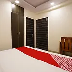 Oyo Discovery Inn Near New Ashok Nagar Metro Station