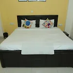 Roomshala 066 Red Stone - Paschim Vihar