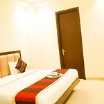 Deluxe Room In Cr Park