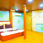 Roomshala 004 Hotel Mannat - Shalimar Bagh