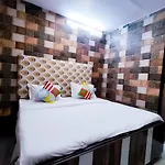 Roomshala 122 Hotel Park View - Near Adarsh Nagar
