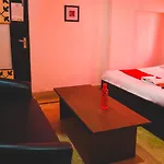 Roomshala 124 Royal Inn Rohini - Sector 16