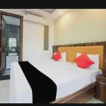 Oyo Hotel Raas Near Nawada Metro Station