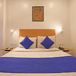 Hotel Yellow Chilli Britannia Chowk- Couple Friendly Local Id Accepted