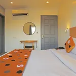 Hotel Yellow Chilli Britannia Chowk- Couple Friendly Local Id Accepted