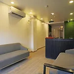 Hotel Yellow Chilli Britannia Chowk- Couple Friendly Local Id Accepted