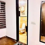 Qotel B&B Hotel Rajouri Garden Above Ritu Marbel Near Rajouri Garden Metro Station