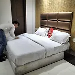 Hotel The White Rock At Kalkaji