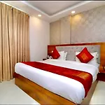 Hotel The Glory Near Delhi International Airport