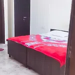 Roomshala 125 Maharaja - Near Majnu Ka Tilla