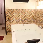 Luxurious Jacuzzi Hot Tub 1Bhk Suite With Spa Tub 11