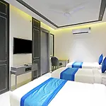 Hotel Apple Villa - Near Delhi Airport With Free Airport Transsfer