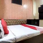 Oyo Flagship 81569 The Red Rose Inn