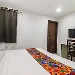 Fabexpress Roadway Inn