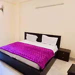 Hotel In Cr Park