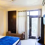 Hotel In Cr Park
