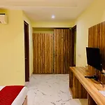 Hotel Royal Paradise By Kdson