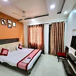Hotel Season Grand Couple Friendly Pitampura Metro Station