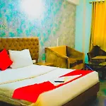 Hotel Tom International - Near Nizamuddin Railway Station