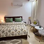 South Delhi, Artistic 4Bhk Home - Vasant Kunj By Maple Key Stays