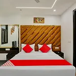 Collection O Hotel D Crown