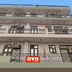Flagship Hotel Decent Stay Near Pvr Vikaspuri Delhi