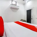 Oyo Flagship Hotel Paradise Near Jahangirpuri Metro Station