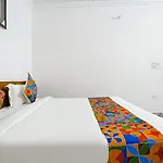 Fabexpress Premium Rooms Near Yashobhoomi