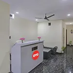 Hotel O Royal Palace Guest House Near Vishwa Vidyalaya Metro Station