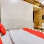 Hotel R Deluxe - New Delhi Railway Station