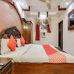 Hotel R Deluxe - New Delhi Railway Station
