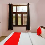 Oyo Flagship 70819 Hotel Royal King