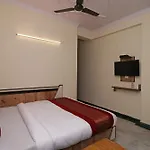 Oyo Hotel Silver Shine Near Gurudwara Shri Bangla Sahib