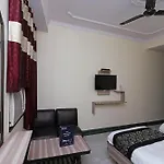 Oyo Hotel Silver Shine Near Gurudwara Shri Bangla Sahib