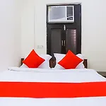 Roomshala 087 Green High - Laxmi Nagar Near Metro