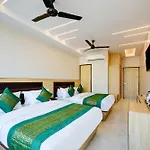 Hotel Express 66 - New Delhi Railway Station