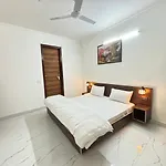 2Bhk Near Igi Airport New Delhi Yashobhoomi Manipal And Venkateshwar Hospital
